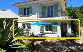 Chez Madou, T1 en bas de villa et rez de jardin à 900m de la mer et des commerces